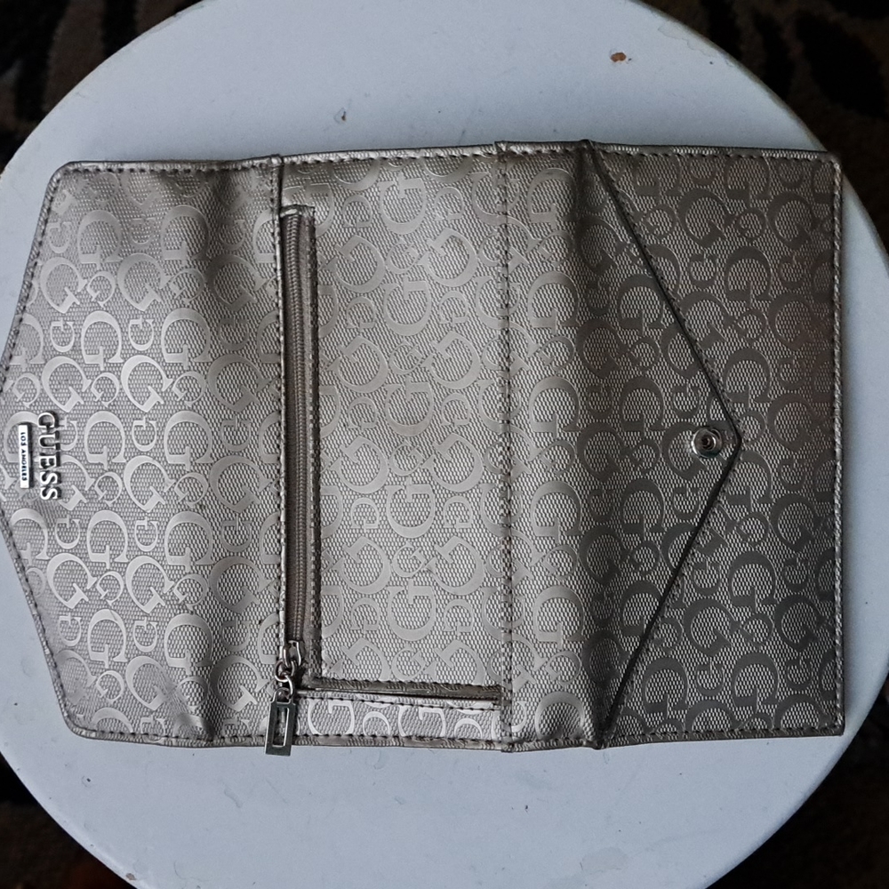 Guess Wallet - Picture 2 of 8